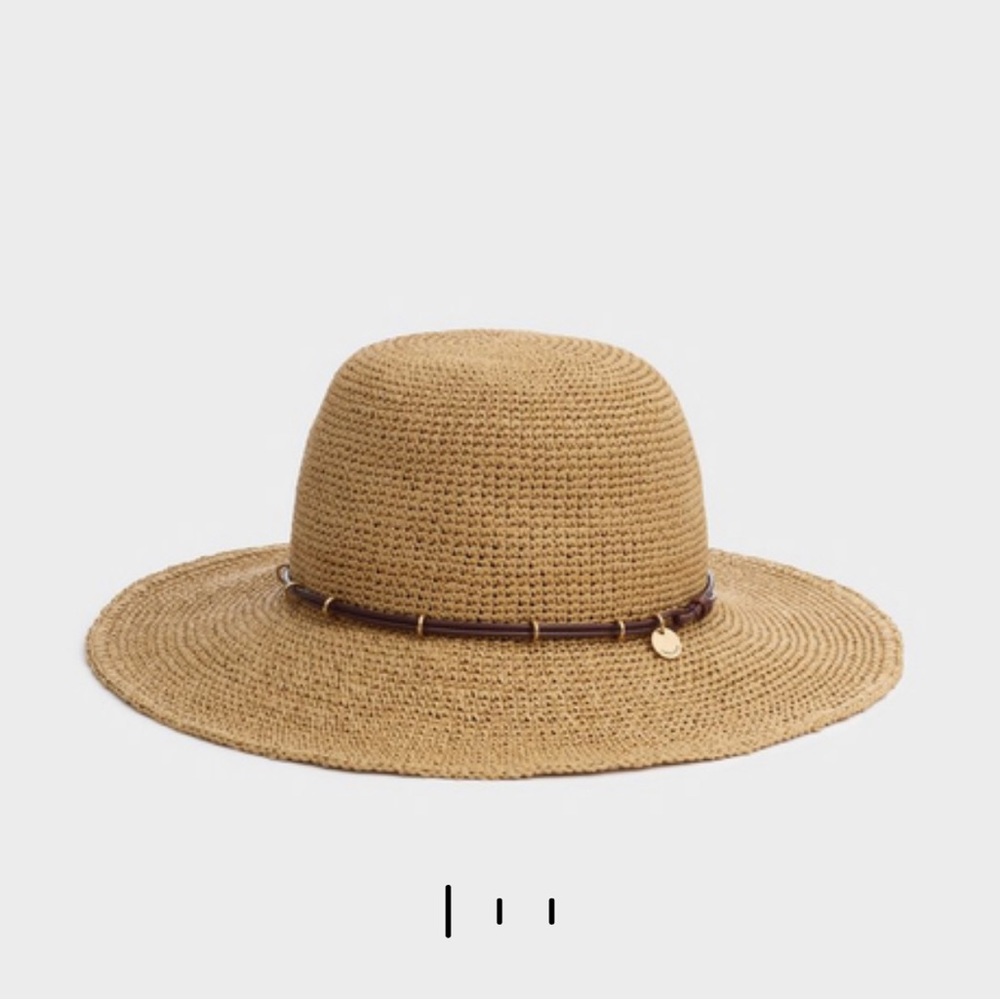 Rag & Bone Rollable Cruise Bucket Hat
Straw Hat (MSRP $195) in EUC beach
